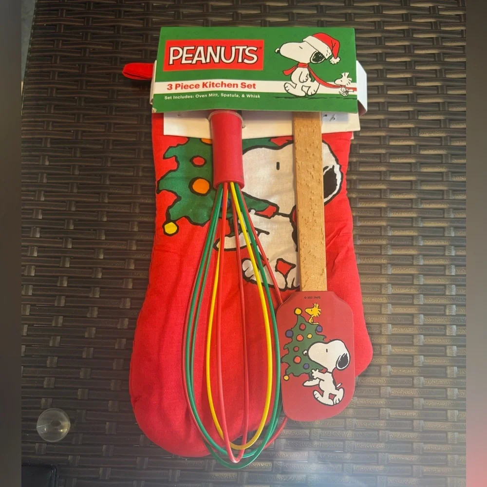 Snoopy Christmas 3 piece kitchen gift set - Picture 1 of 3